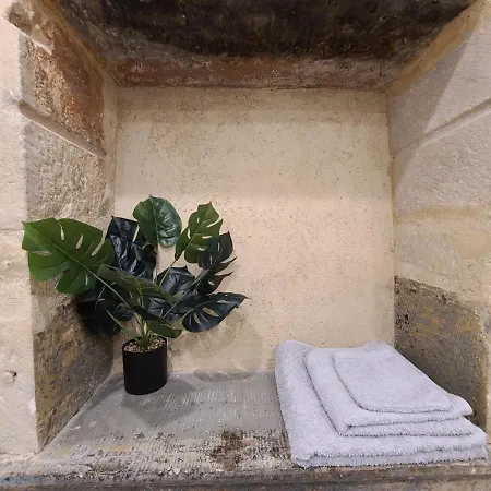 Au Centre-ville D'epinal, Parfait Pour 2 Avec Commodites Incluses - Fr-1-589-468 * Épinal