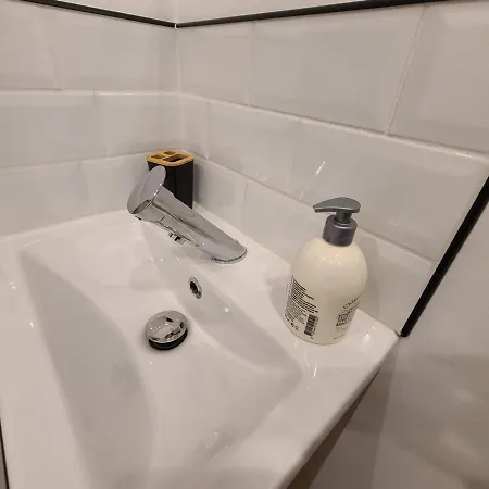 Au Centre-ville D'epinal, Parfait Pour 2 Avec Commodites Incluses - Fr-1-589-468 Appartamento Épinal