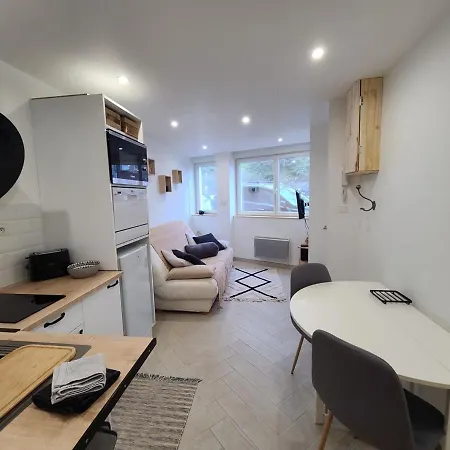 Appartamento Au Centre-ville D'epinal, Parfait Pour 2 Avec Commodites Incluses - Fr-1-589-468 *