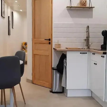 Au Centre-ville D'epinal, Parfait Pour 2 Avec Commodites Incluses - Fr-1-589-468 Appartamento Épinal