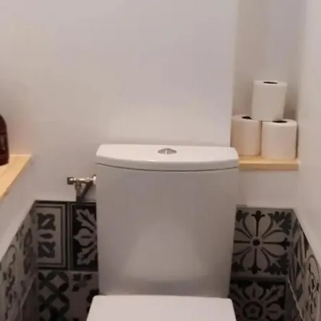 Au Centre-ville D'epinal, Parfait Pour 2 Avec Commodites Incluses - Fr-1-589-468 דירה Épinal